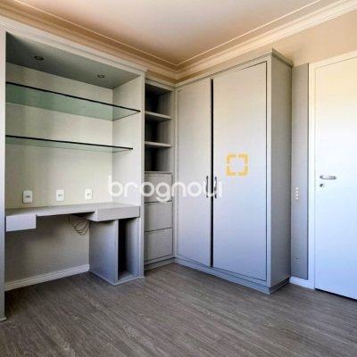 Apartamento com 170m², 4 quartos (sendo 2 suítes), 2 garagens, no bairro Centro em Florianópolis