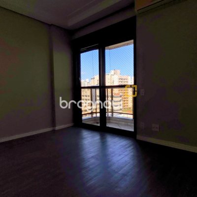 Apartamento com 170m², 4 quartos (sendo 2 suítes), 2 garagens, no bairro Centro em Florianópolis
