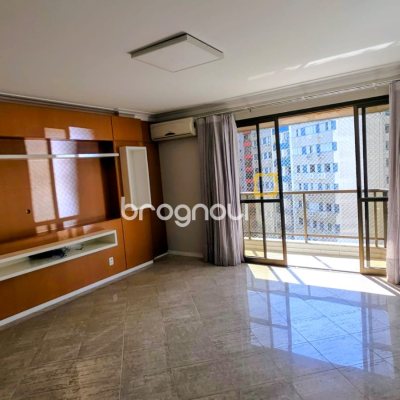 Apartamento com 170m², 4 quartos (sendo 2 suítes), 2 garagens, no bairro Centro em Florianópolis