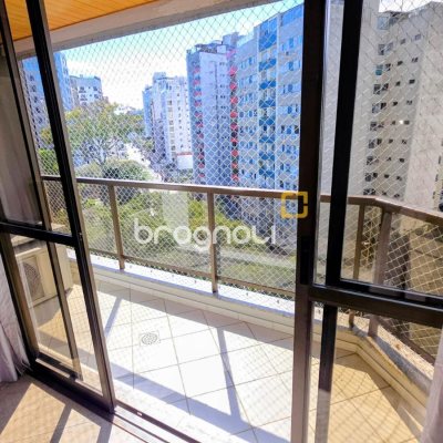 Apartamento com 170m², 4 quartos (sendo 2 suítes), 2 garagens, no bairro Centro em Florianópolis