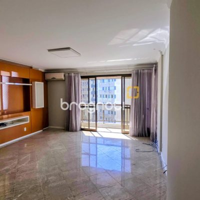 Apartamento com 170m², 4 quartos (sendo 2 suítes), 2 garagens, no bairro Centro em Florianópolis