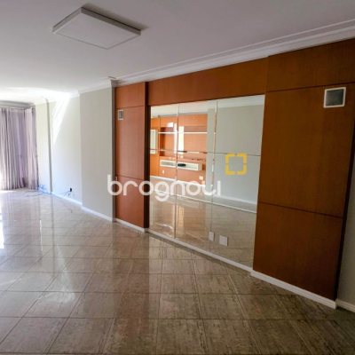 Apartamento com 170m², 4 quartos (sendo 2 suítes), 2 garagens, no bairro Centro em Florianópolis