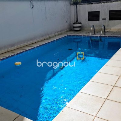 Apartamento com 170m², 4 quartos (sendo 2 suítes), 2 garagens, no bairro Centro em Florianópolis
