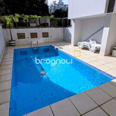 Apartamento com 170m², 4 quartos (sendo 2 suítes), 2 garagens, no bairro Centro em Florianópolis