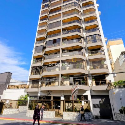 Apartamento com 170m², 4 quartos (sendo 2 suítes), 2 garagens, no bairro Centro em Florianópolis