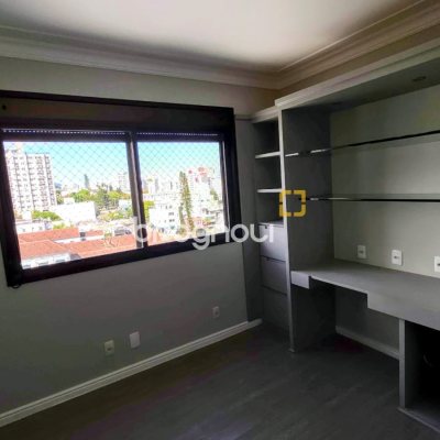 Apartamento com 170m², 4 quartos (sendo 2 suítes), 2 garagens, no bairro Centro em Florianópolis