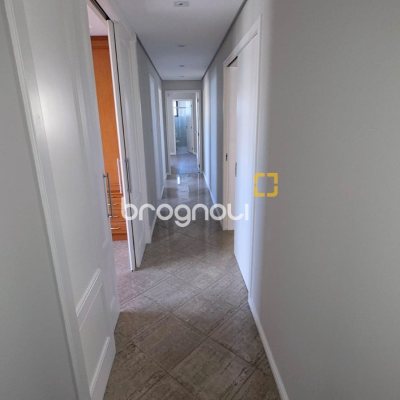 Apartamento com 170m², 4 quartos (sendo 2 suítes), 2 garagens, no bairro Centro em Florianópolis