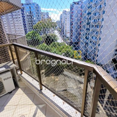 Apartamento com 170m², 4 quartos (sendo 2 suítes), 2 garagens, no bairro Centro em Florianópolis