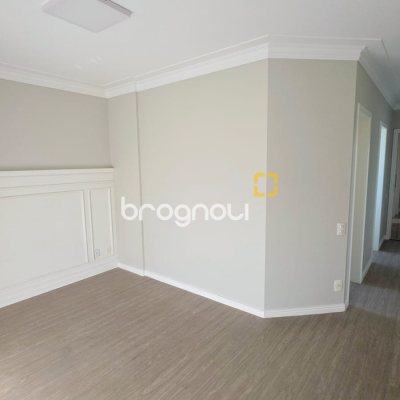 Apartamento com 170m², 4 quartos (sendo 2 suítes), 2 garagens, no bairro Centro em Florianópolis