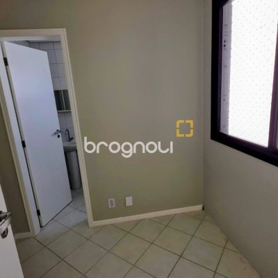 Apartamento com 170m², 4 quartos (sendo 2 suítes), 2 garagens, no bairro Centro em Florianópolis