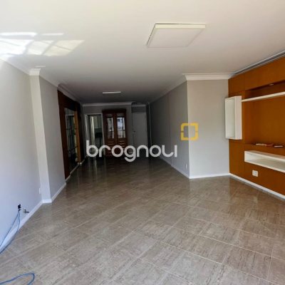 Apartamento com 170m², 4 quartos (sendo 2 suítes), 2 garagens, no bairro Centro em Florianópolis