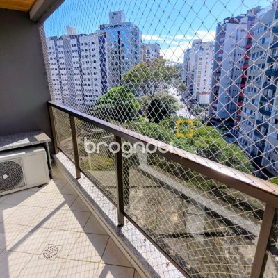 Apartamento com 170m², 4 quartos (sendo 2 suítes), 2 garagens, no bairro Centro em Florianópolis