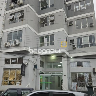 Sala com 30m², no bairro Balneário em Florianópolis