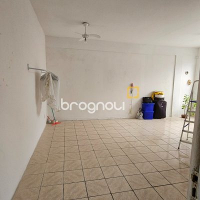 Sala com 30m², no bairro Balneário em Florianópolis