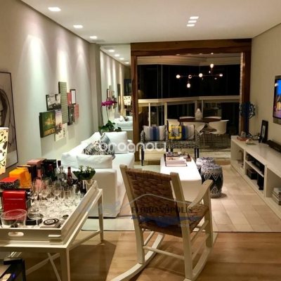 Apartamento com 128m², 3 quartos (sendo 3 suítes), 2 garagens, no bairro Jurerê em Florianópolis