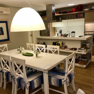 Apartamento com 128m², 3 quartos (sendo 3 suítes), 2 garagens, no bairro Jurerê em Florianópolis