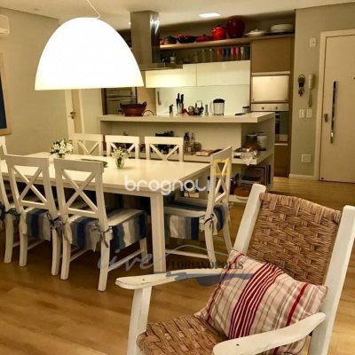 Apartamento com 128m², 3 quartos (sendo 3 suítes), 2 garagens, no bairro Jurerê em Florianópolis