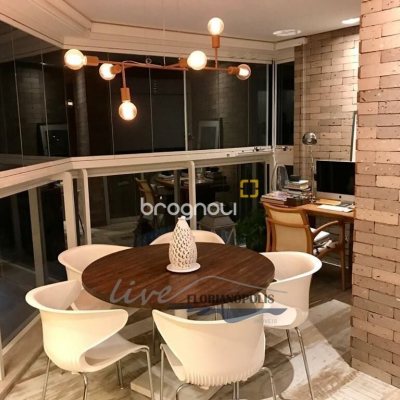 Apartamento com 128m², 3 quartos (sendo 3 suítes), 2 garagens, no bairro Jurerê em Florianópolis