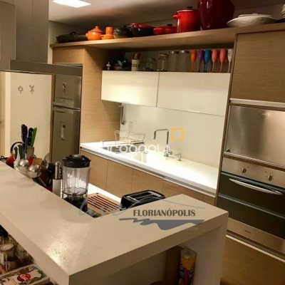 Apartamento com 128m², 3 quartos (sendo 3 suítes), 2 garagens, no bairro Jurerê em Florianópolis