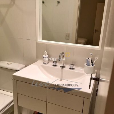 Apartamento com 128m², 3 quartos (sendo 3 suítes), 2 garagens, no bairro Jurerê em Florianópolis