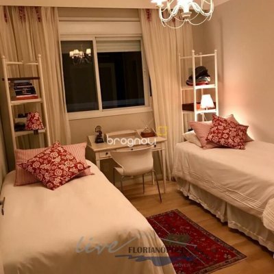 Apartamento com 128m², 3 quartos (sendo 3 suítes), 2 garagens, no bairro Jurerê em Florianópolis