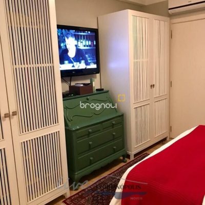 Apartamento com 128m², 3 quartos (sendo 3 suítes), 2 garagens, no bairro Jurerê em Florianópolis