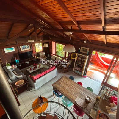Casa com 458m², 4 quartos (sendo 1 suíte), 3 garagens, no bairro Ponta das Canas em Florianópolis
