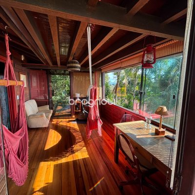 Casa com 458m², 4 quartos (sendo 1 suíte), 3 garagens, no bairro Ponta das Canas em Florianópolis
