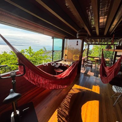 Casa com 458m², 4 quartos (sendo 1 suíte), 3 garagens, no bairro Ponta das Canas em Florianópolis