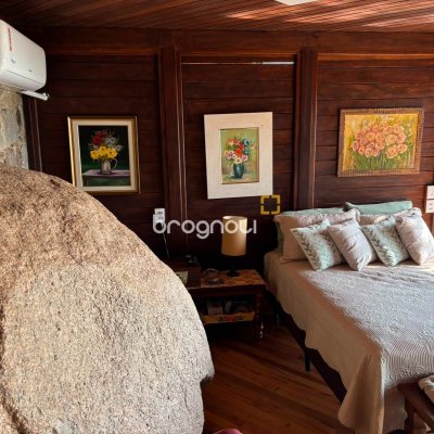 Casa com 458m², 4 quartos (sendo 1 suíte), 3 garagens, no bairro Ponta das Canas em Florianópolis