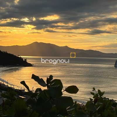 Casa com 458m², 4 quartos (sendo 1 suíte), 3 garagens, no bairro Ponta das Canas em Florianópolis