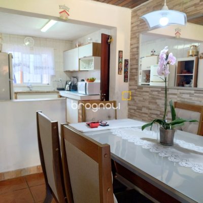 Casa com 109m², 2 quartos (sendo 1 suíte), no bairro Rio Vermelho em Florianópolis