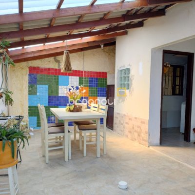 Casa com 109m², 2 quartos (sendo 1 suíte), no bairro Rio Vermelho em Florianópolis