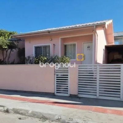 Casa com 59m², 2 quartos (sendo 1 suíte), 2 garagens, no bairro Bela Vista em Palhoça