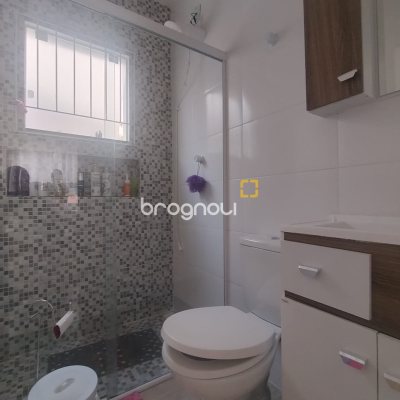 Casa com 59m², 2 quartos (sendo 1 suíte), 2 garagens, no bairro Bela Vista em Palhoça