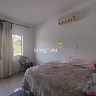 Casa com 59m², 2 quartos (sendo 1 suíte), 2 garagens, no bairro Bela Vista em Palhoça