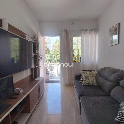 Casa com 59m², 2 quartos (sendo 1 suíte), 2 garagens, no bairro Bela Vista em Palhoça