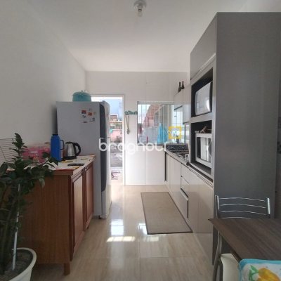 Casa com 59m², 2 quartos (sendo 1 suíte), 2 garagens, no bairro Bela Vista em Palhoça