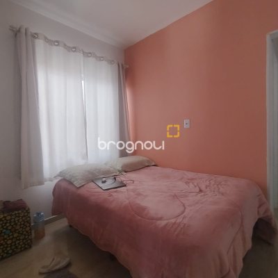 Casa com 59m², 2 quartos (sendo 1 suíte), 2 garagens, no bairro Bela Vista em Palhoça
