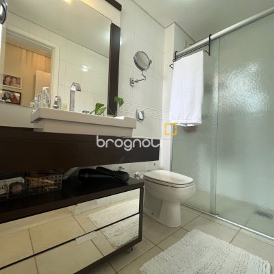Apartamento com 91m², 3 quartos (sendo 1 suíte), 1 garagem, no bairro Córrego Grande em Florianópolis