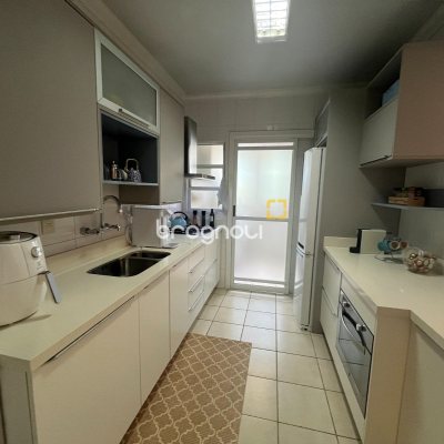 Apartamento com 91m², 3 quartos (sendo 1 suíte), 1 garagem, no bairro Córrego Grande em Florianópolis