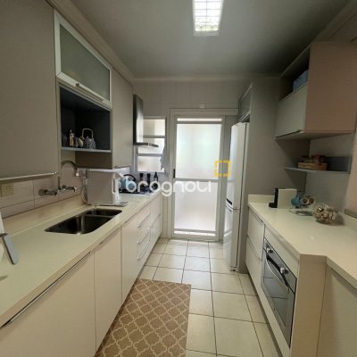 Apartamento com 91m², 3 quartos (sendo 1 suíte), 1 garagem, no bairro Córrego Grande em Florianópolis