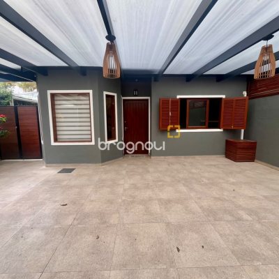 Casa com 249m², 3 quartos (sendo 2 suítes), 2 garagens, no bairro Rio Tavares em Florianópolis