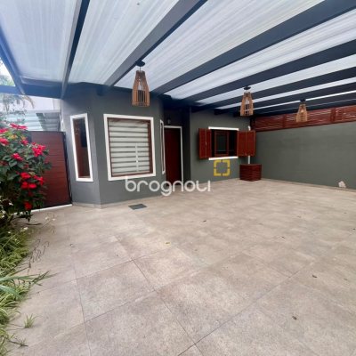 Casa com 249m², 3 quartos (sendo 2 suítes), 2 garagens, no bairro Rio Tavares em Florianópolis