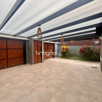 Casa com 249m², 3 quartos (sendo 2 suítes), 2 garagens, no bairro Rio Tavares em Florianópolis