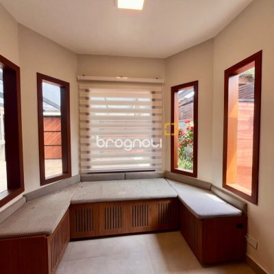 Casa com 249m², 3 quartos (sendo 2 suítes), 2 garagens, no bairro Rio Tavares em Florianópolis