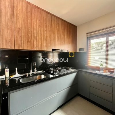 Casa com 249m², 3 quartos (sendo 2 suítes), 2 garagens, no bairro Rio Tavares em Florianópolis