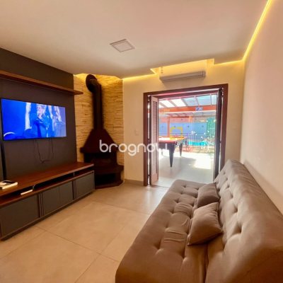 Casa com 249m², 3 quartos (sendo 2 suítes), 2 garagens, no bairro Rio Tavares em Florianópolis
