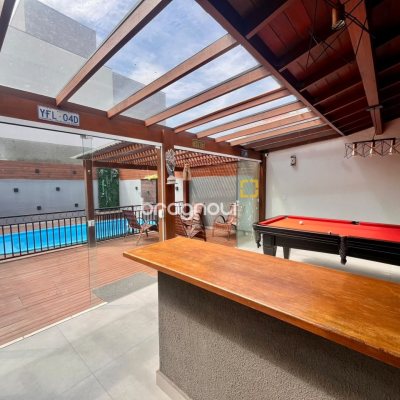 Casa com 249m², 3 quartos (sendo 2 suítes), 2 garagens, no bairro Rio Tavares em Florianópolis