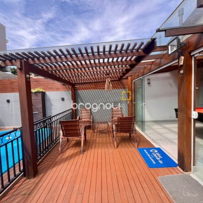 Casa com 249m², 3 quartos (sendo 2 suítes), 2 garagens, no bairro Rio Tavares em Florianópolis